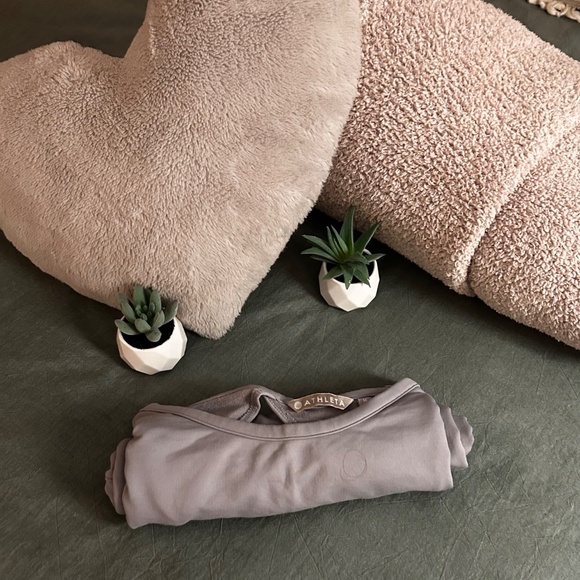 Women’s Athelta Gray Top - Picture 6 of 7